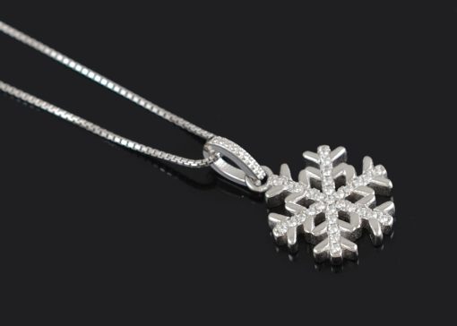 Сребърно колие "SNOWFLAKE" с покритие от родий с медальон снежинка на бижутерия Blessa цена 35.00лв