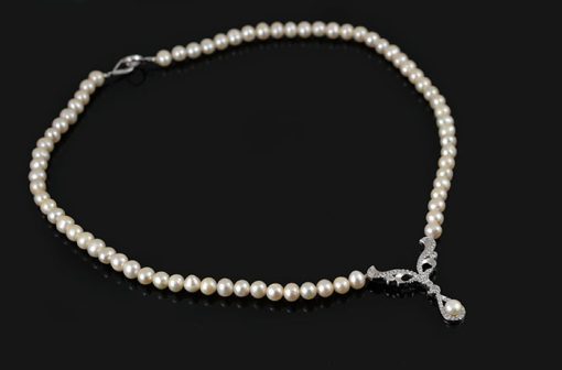 Сребърно колие "IRINI" с покритие от родий с Естествени култивирани перли и Циркони на бижутерия Blessa цена 110.00лв