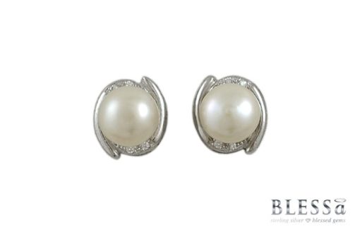 Сребърни обеци "LA PERLA" с покритие от родий с Естествени култивирани перли цвят бял на бижутерия Blessa цена 52.00лв